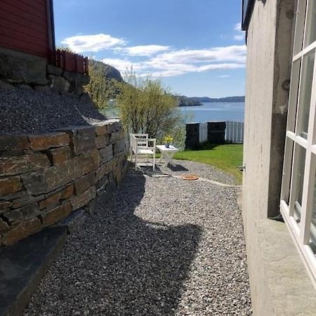Koselig Nyoppusset 3 Roms Leilighet Med Egen Parkeringsplass I Rolige Omgivelse Naer Sjoen, 2 Mil Nord For Bergen Sentrum. Buitenkant foto
