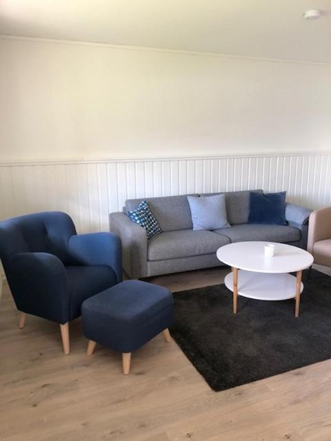 Koselig Nyoppusset 3 Roms Leilighet Med Egen Parkeringsplass I Rolige Omgivelse Naer Sjoen, 2 Mil Nord For Bergen Sentrum. Buitenkant foto
