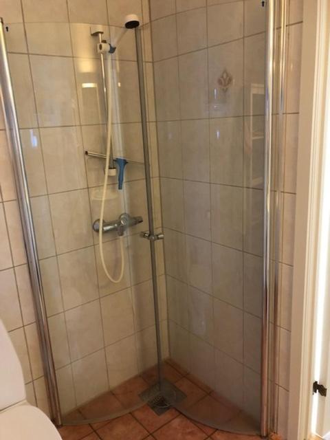 Koselig Nyoppusset 3 Roms Leilighet Med Egen Parkeringsplass I Rolige Omgivelse Naer Sjoen, 2 Mil Nord For Bergen Sentrum. Buitenkant foto